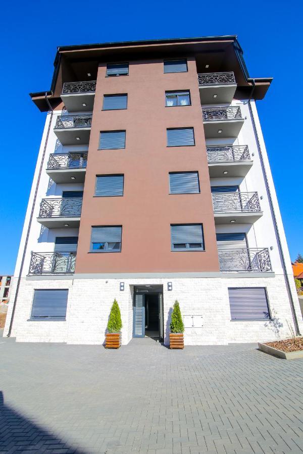 Narcis 17 - Novonamesteni Apartman Sa Prelepim Pogledom Na Tornik ズラティボール エクステリア 写真
