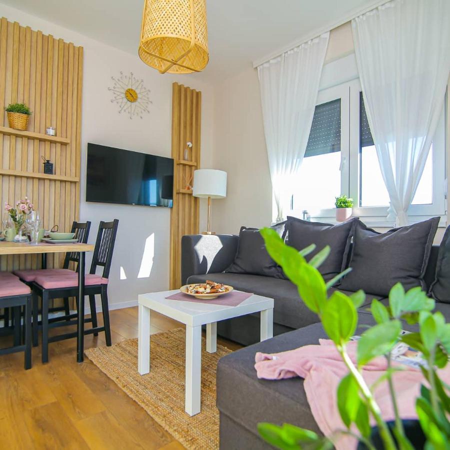 Narcis 17 - Novonamesteni Apartman Sa Prelepim Pogledom Na Tornik ズラティボール エクステリア 写真