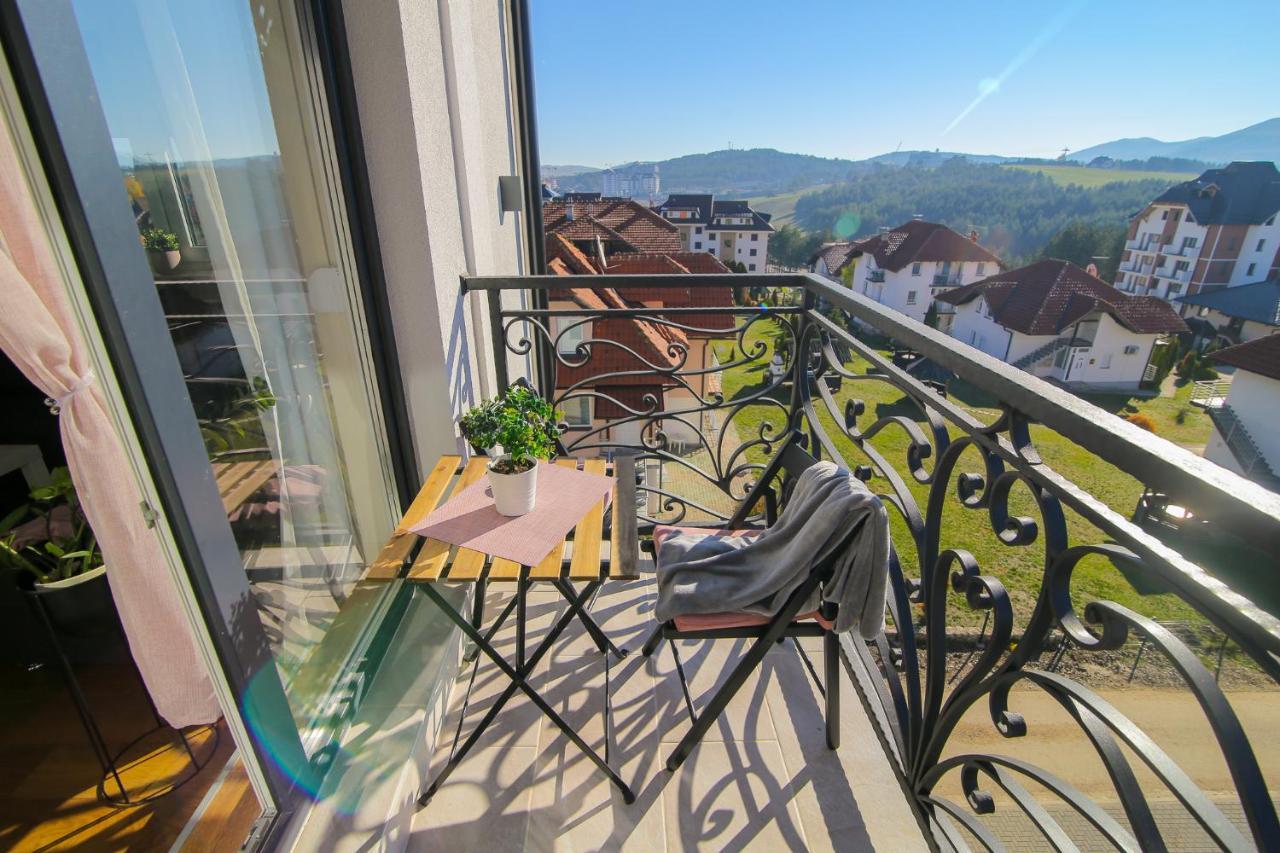 Narcis 17 - Novonamesteni Apartman Sa Prelepim Pogledom Na Tornik ズラティボール エクステリア 写真