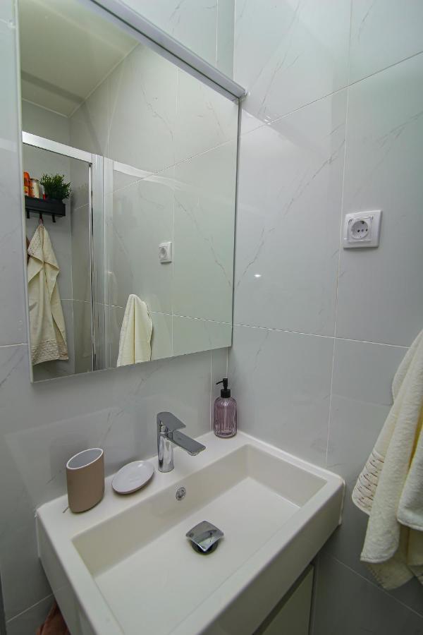 Narcis 17 - Novonamesteni Apartman Sa Prelepim Pogledom Na Tornik ズラティボール エクステリア 写真