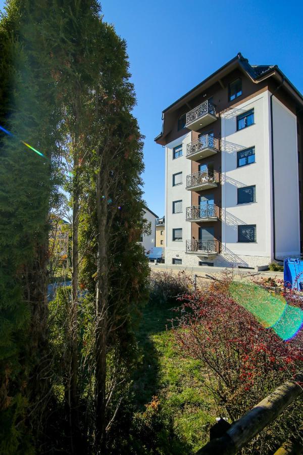 Narcis 17 - Novonamesteni Apartman Sa Prelepim Pogledom Na Tornik ズラティボール エクステリア 写真